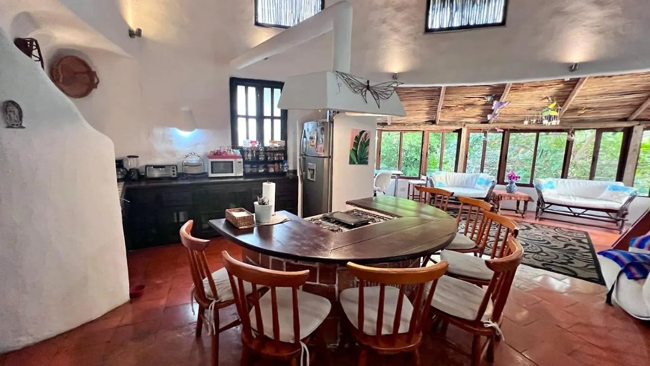Hippie Villa Cancun Bed & Breakfast