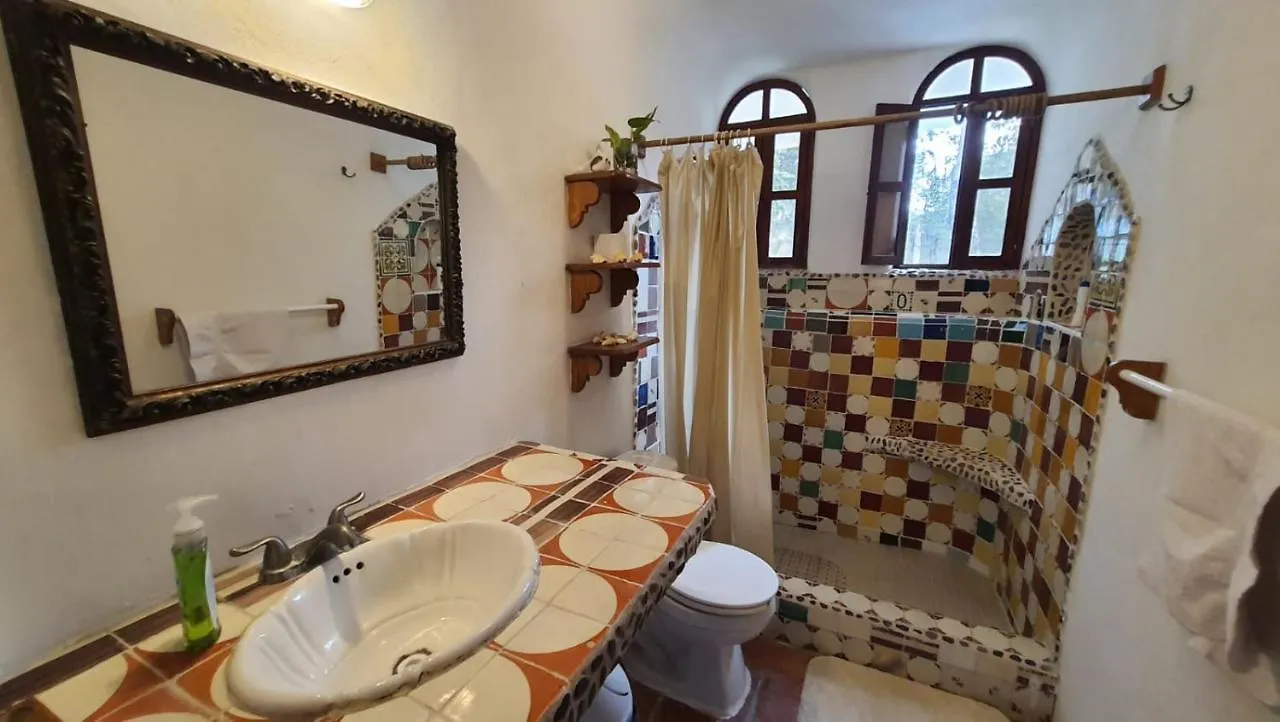 Hippie Villa Cancun Bed & Breakfast
