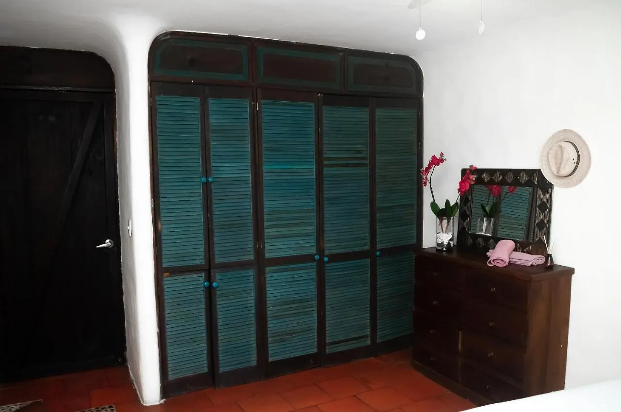 Hippie Villa Cancun Bed & Breakfast